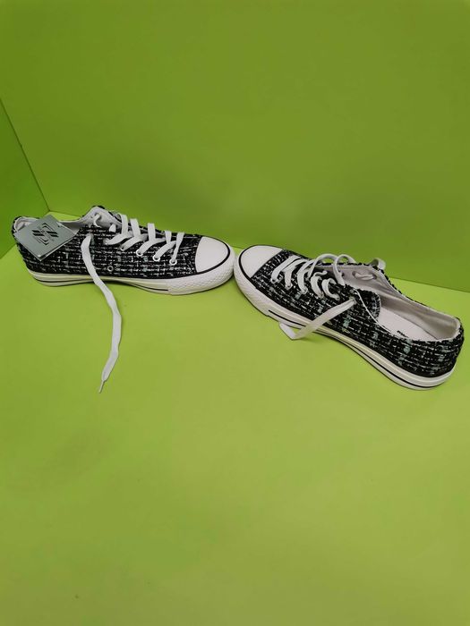 Tenesi material textil deosebit stil converse Piazza Italia