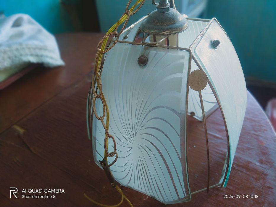 Люстра в хорошем состоянии