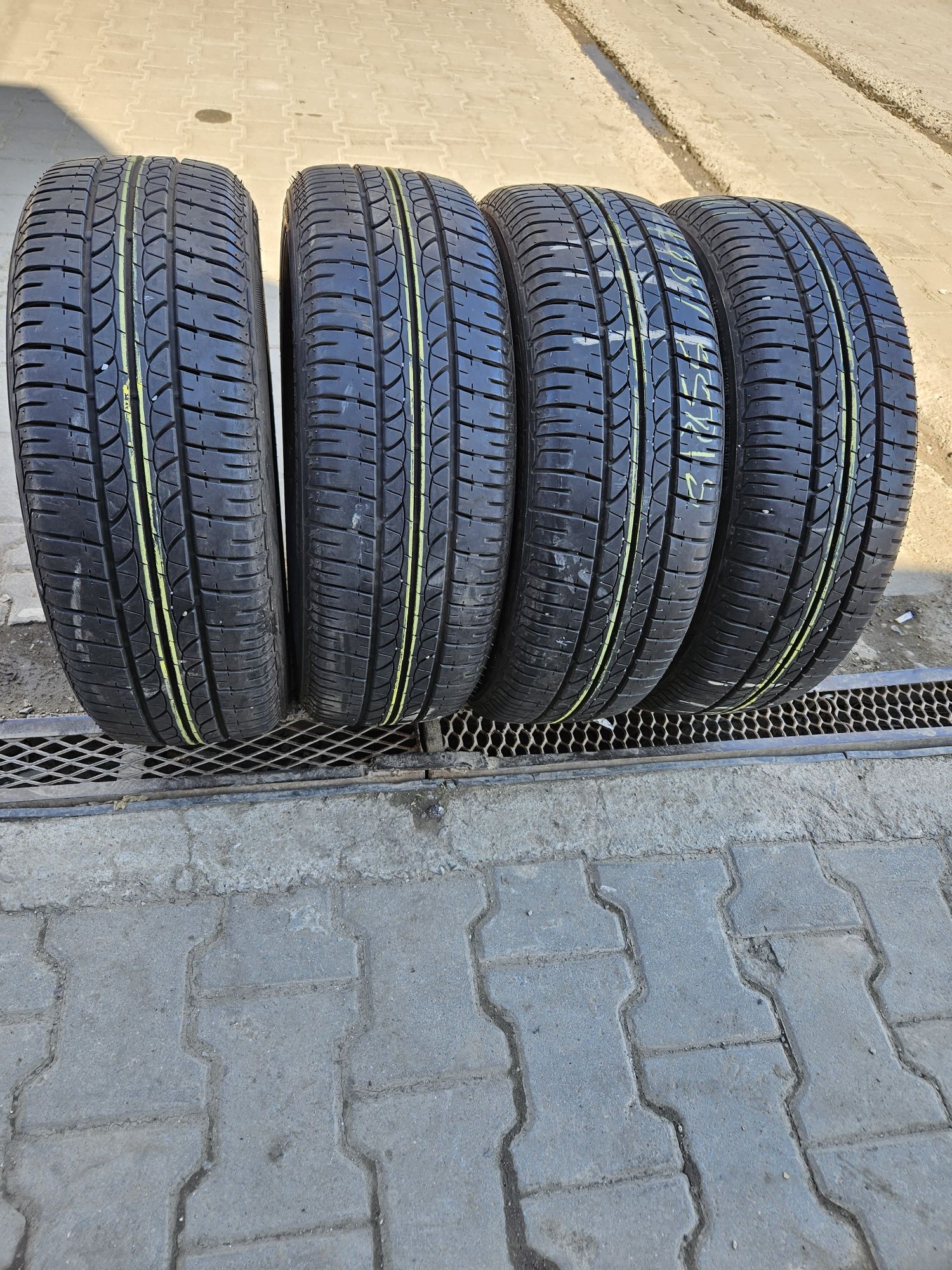 Vând anvelope vară 185/55/15 185/55r15 BRIDGESTONE