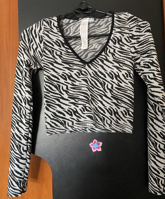 STRADIVARIUS Къса блуза с дълъг ръкав, принт зебра