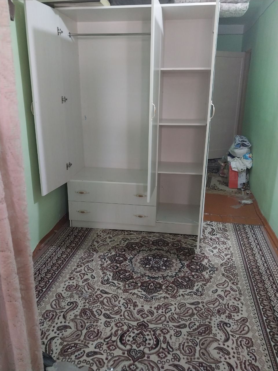 Shkaf 3 eshikli shkof yangi
