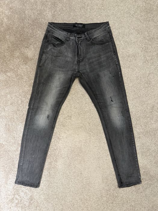 Vand blugi in stare buna