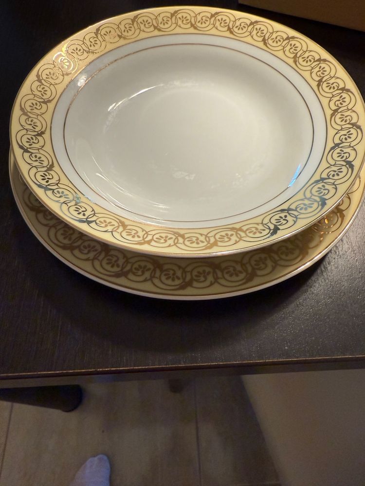 Set complet farfurii si cesti