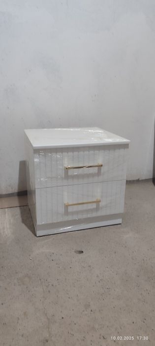 Прикроватная тумбочка