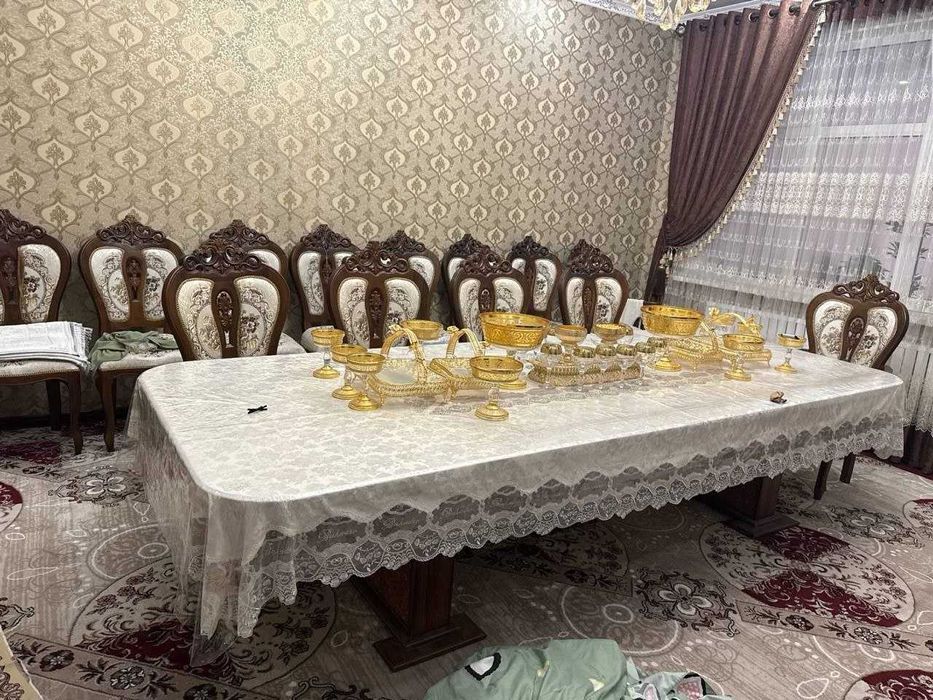 Продаётся комплект мебели(Стол + 14 Стульев), Резьба, Роскошный Дизайн