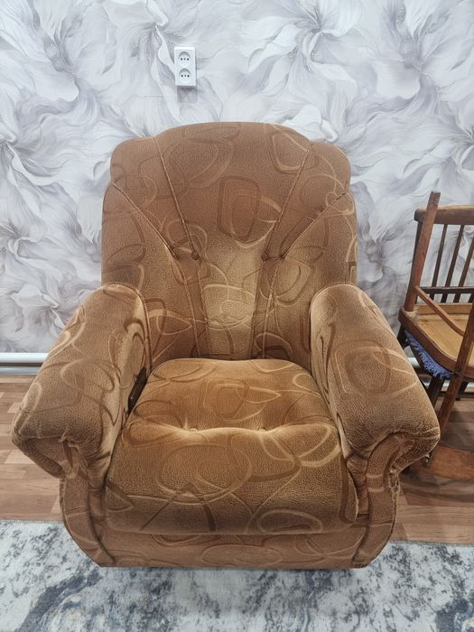 Продам кресла 2 шт