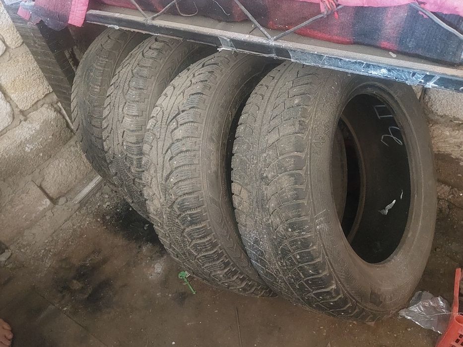 Покрышка зимние.  Шипы