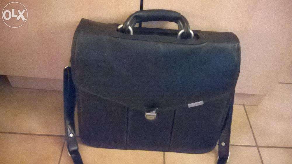 Geanta neagra din piele pentru laptop