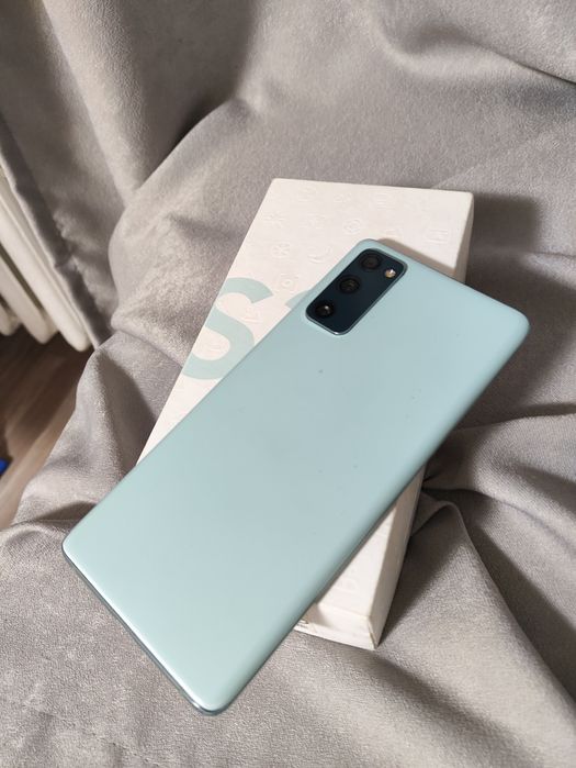 Срочно продам Samsung s20 fe отличном состоянии!