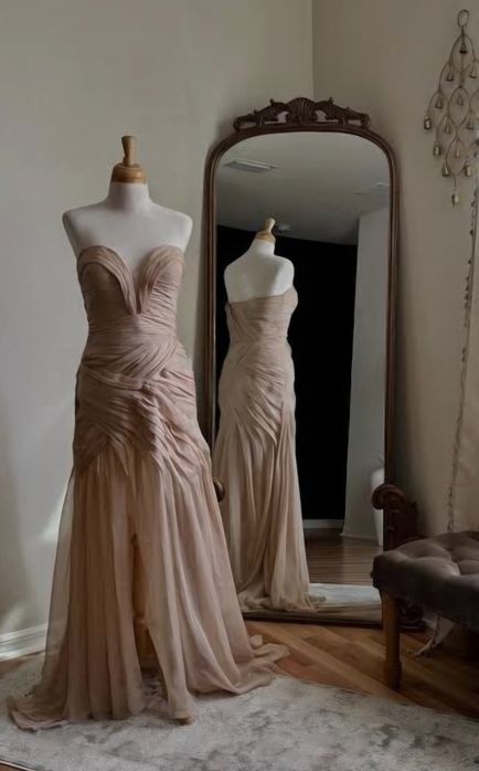 Продаётся вечернее платье (размер XS-S)