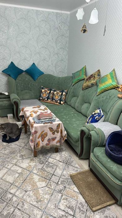 Угловой диван - чистый. Самовывоз.
