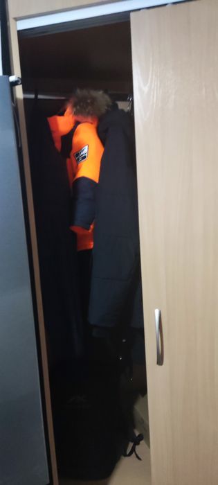 Продам угловой шкаф в прихожую или спальню