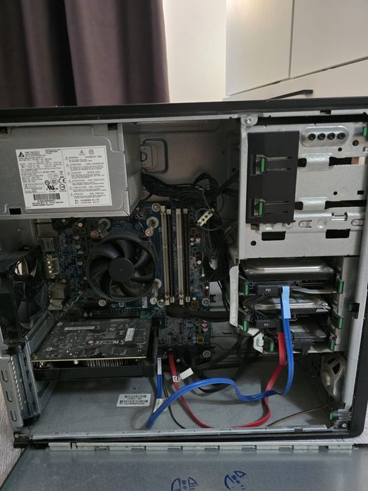 Vând PC +monitor 
Memorie 8 GB DDR3
Kingmax SSD 240GB
ST500DM