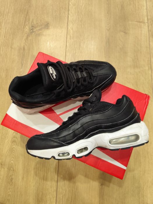 nike air max 95 black and white