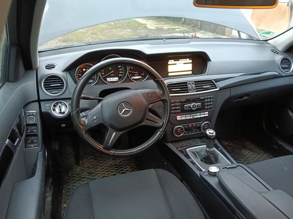 Vând complet functionabil bine pt piese curata interior exterior cu