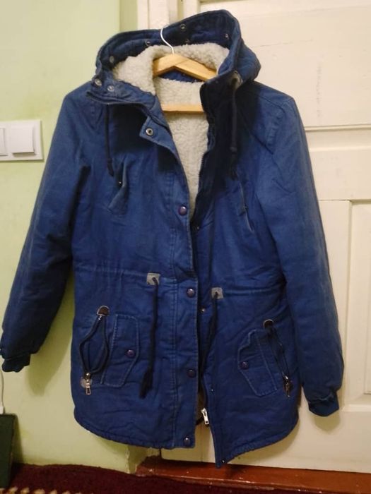 Женские куртки сатылады таза