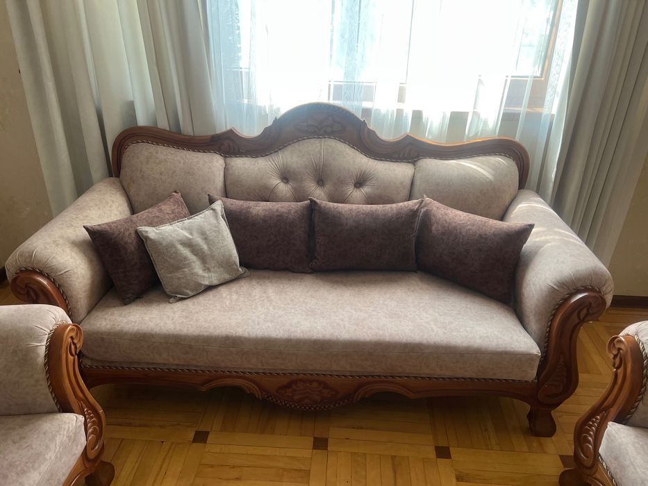 Продам диван и два кресла