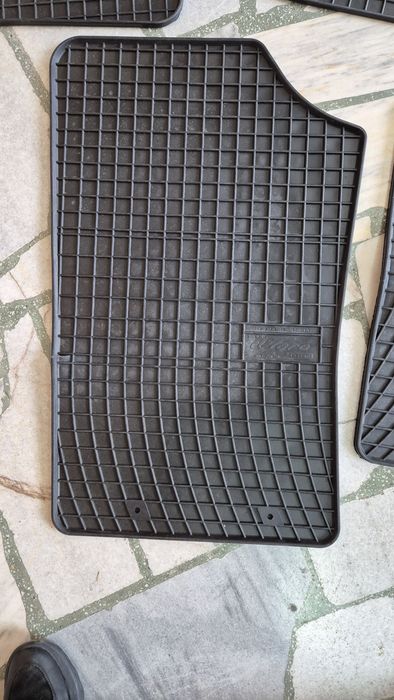 Комплект гумени и мокетени стелки от Peugeot 206/Пежо 206