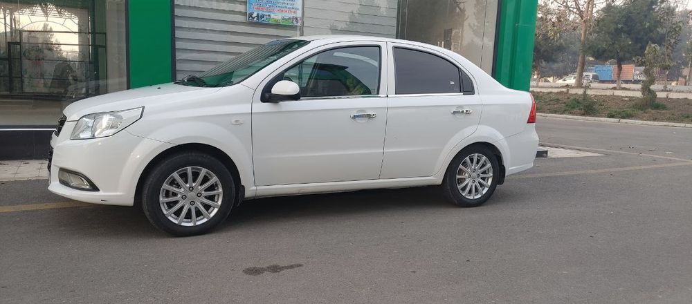 Avtomashina.nexia 3.radnoy