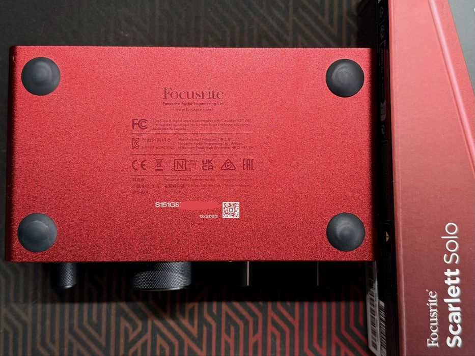 Focusrite Scarlett Solo 4th Gen USB аудио интерфейс + Saramonic C-XLR