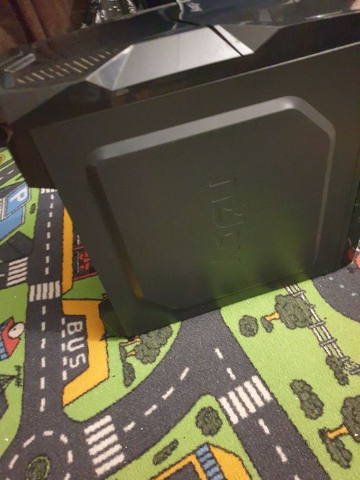 Carcasa PC ASUS.