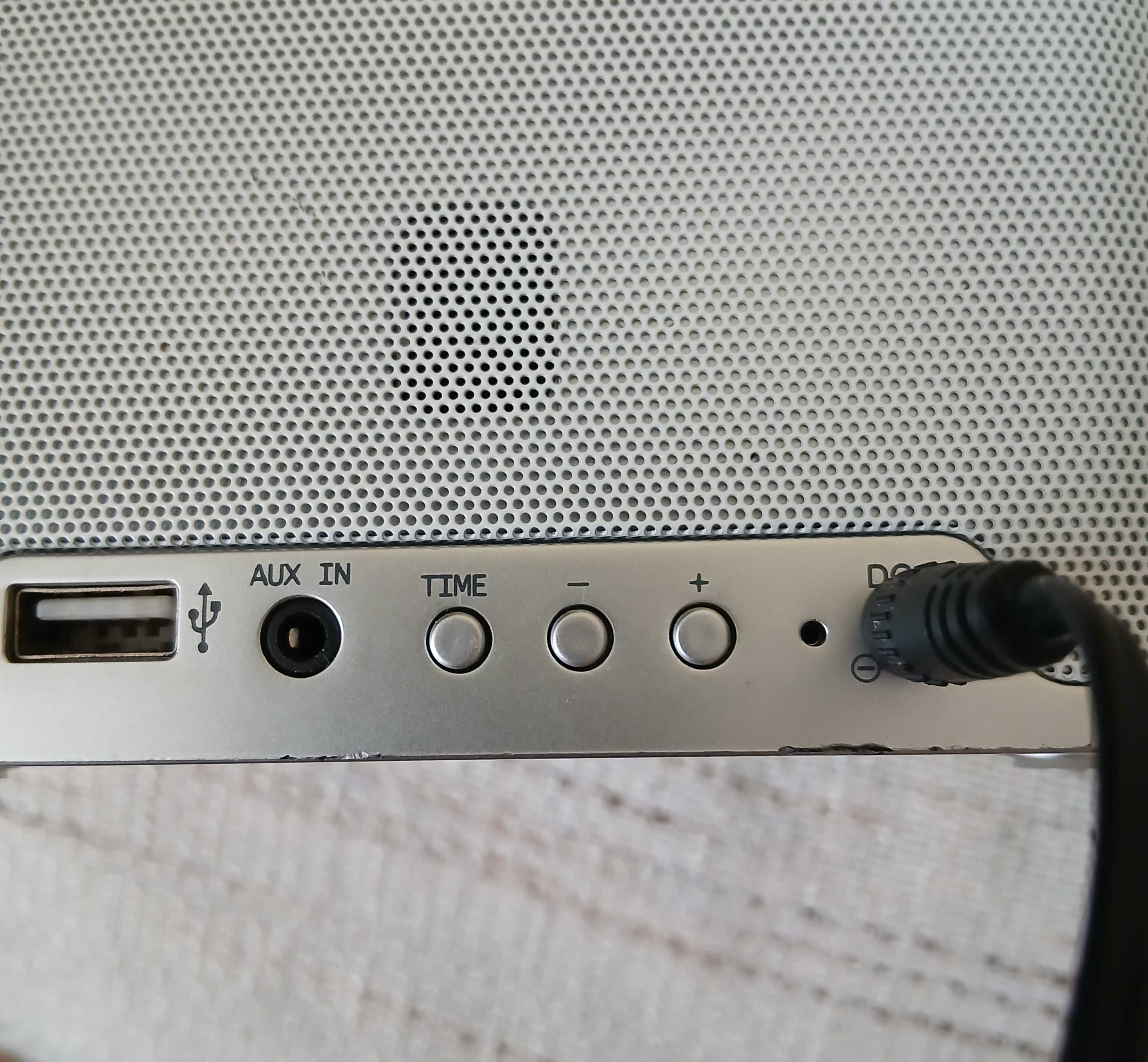 Boxă Bluetooth cu ceas deșteptător și încărcător wifi