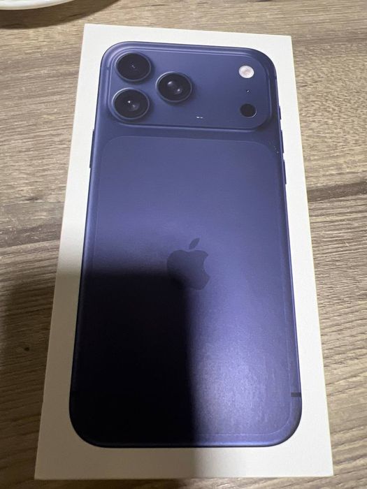 iPhone 17 promax Deep blue 512 gb LLA