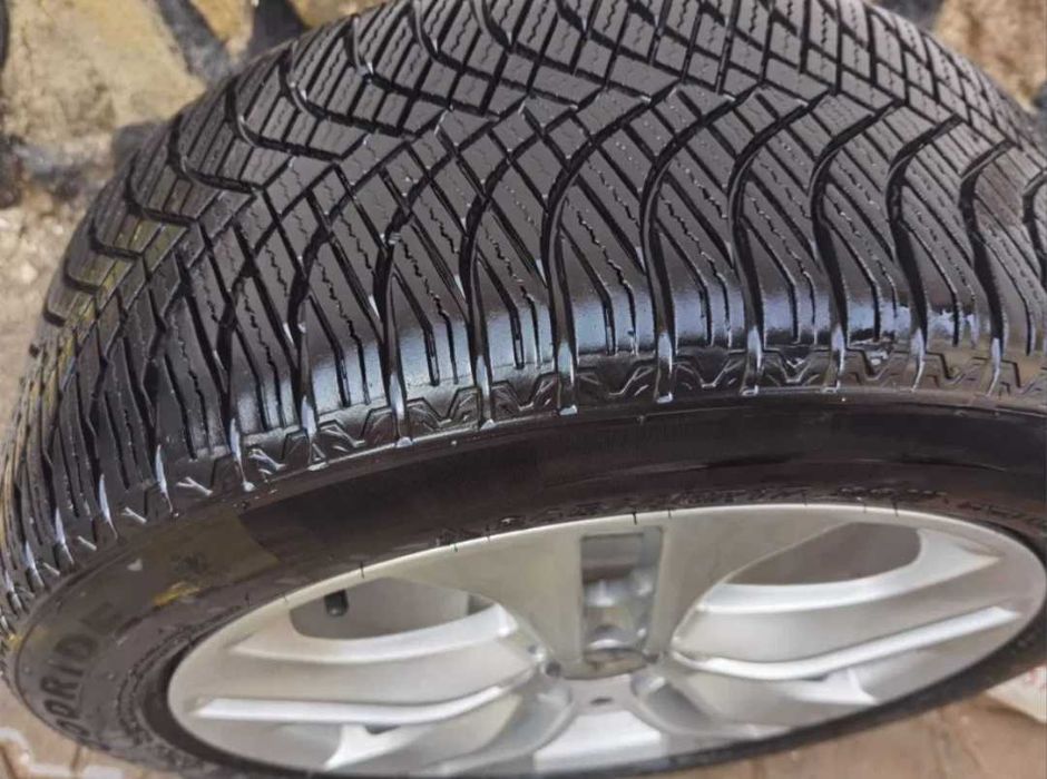 Vând cauciucuri all season goodride 245 45 R17