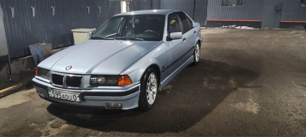 Машина  BMW 325i Срочно