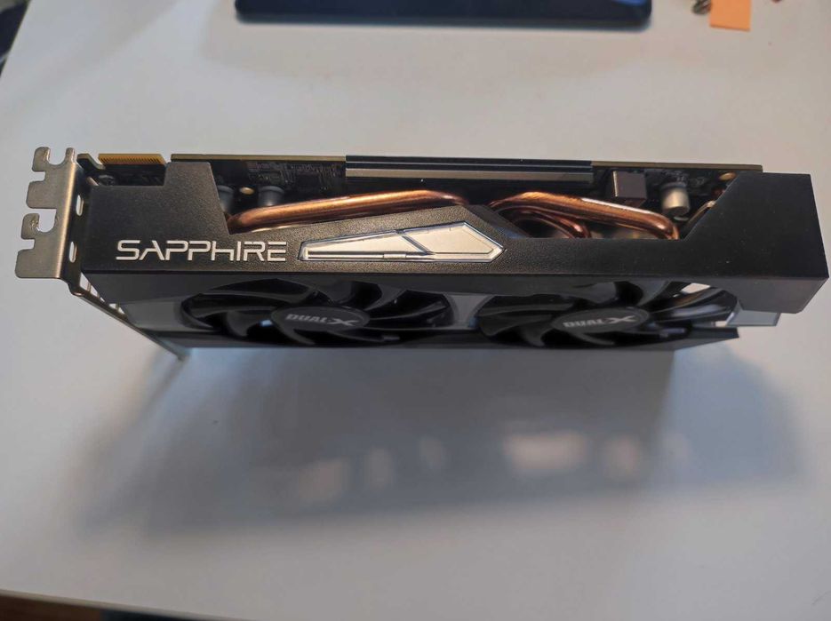 Продават се 2 видеокарти Radeon R9 270X на AMD