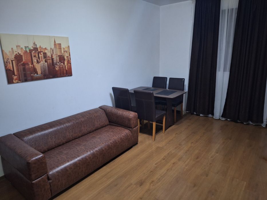 Închiriez apartament cu 2 camere