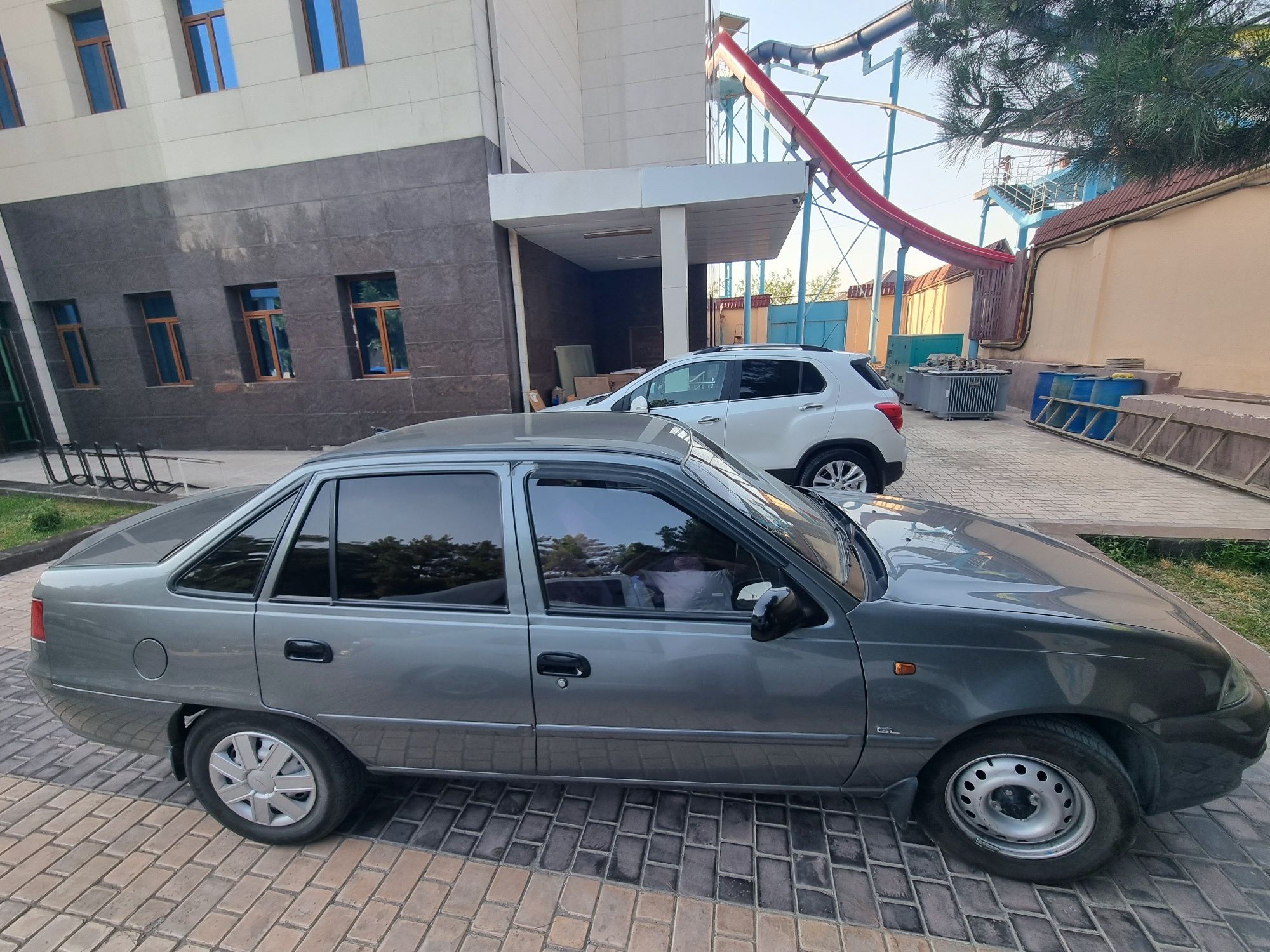 Nexia 2 legenda 1.6 сотилади