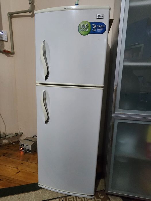 Холодильник с морозильником