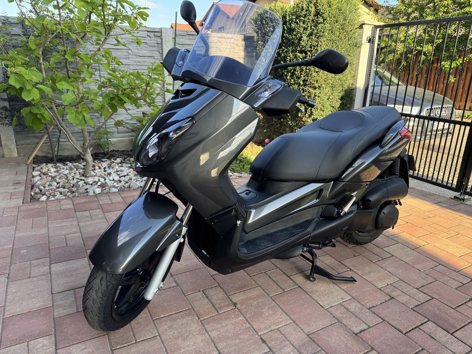 Yamaha x-max 250