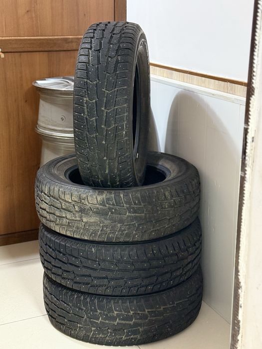 Шины 4 шт 235/65/17