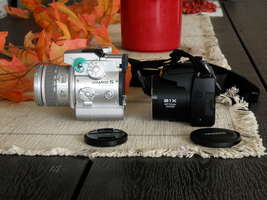 Foto Minolta Dimage 5 + Hitachi HBC 1600E