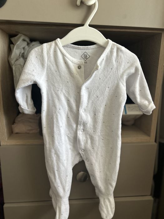 Vand pantaloni de bebelusi