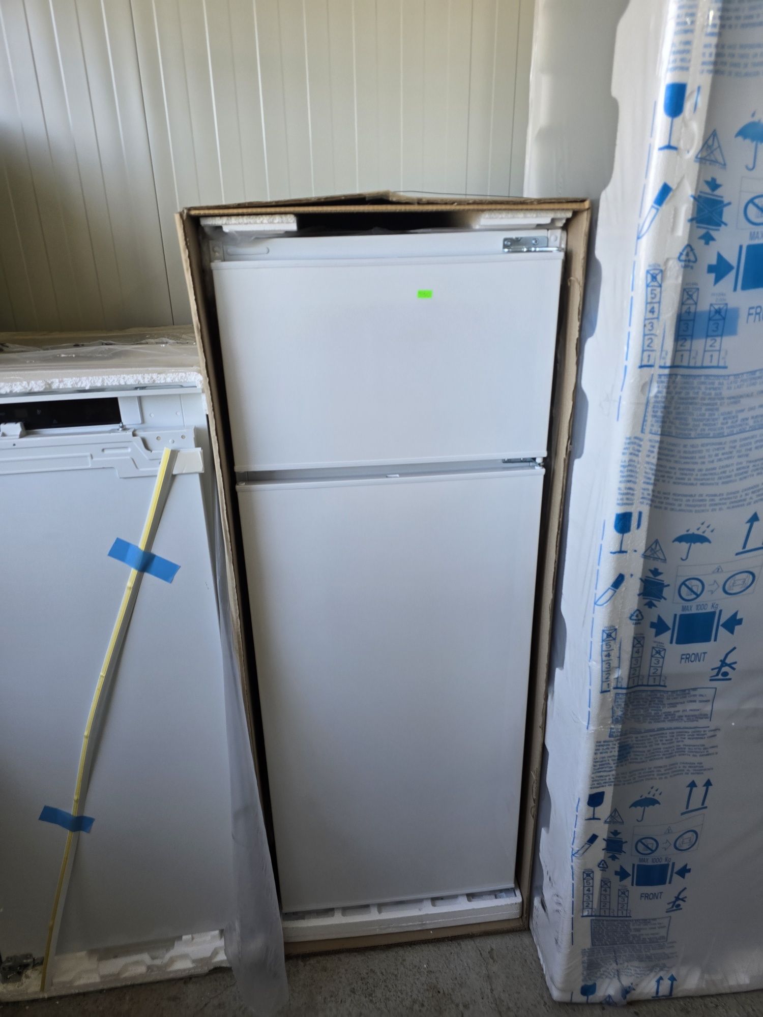 Нов хладилник за вграждане с фризер Smeg D8140E  см. 54 ч. 145