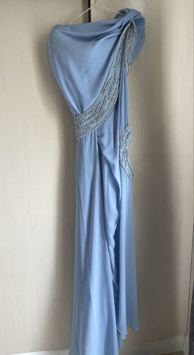 Голубое вечернее платье