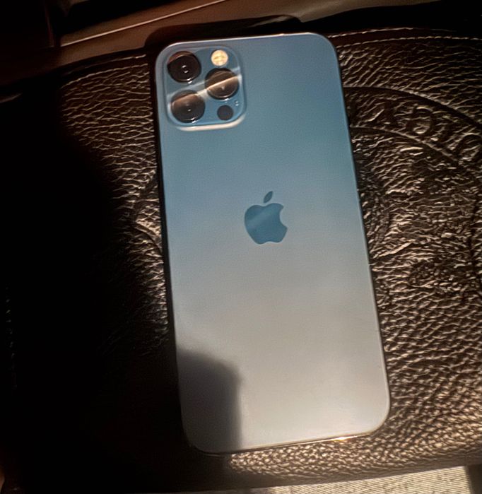 iPhone 12 Pro / 128 GB