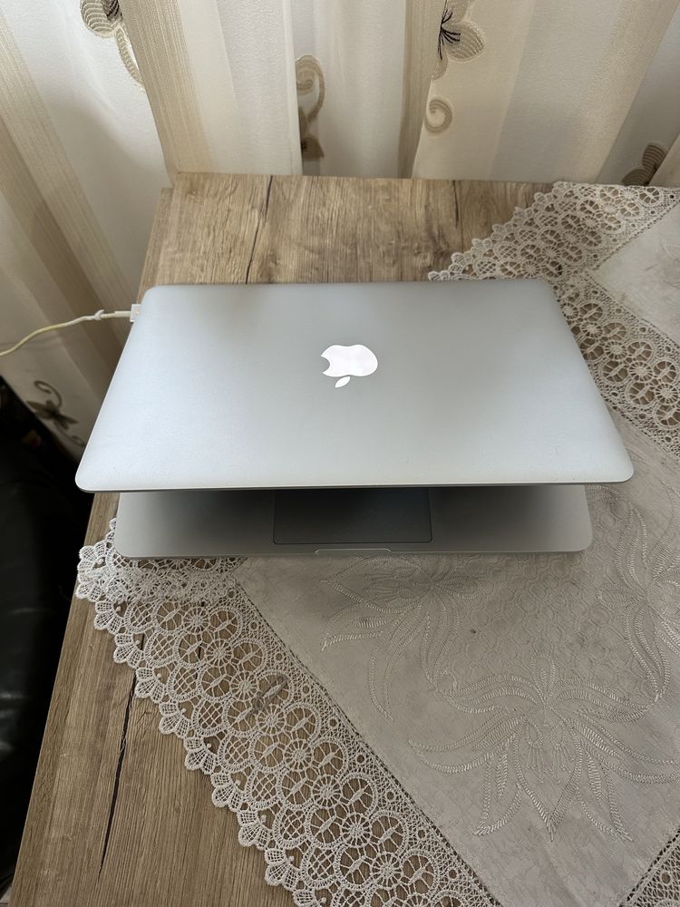 Vand MacBook Pro (Retina, 13-inch, Late 2015 parola bios