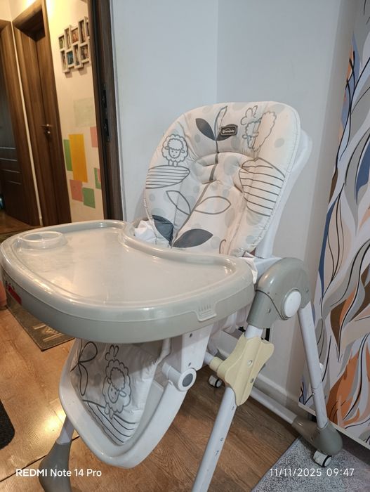 Scaun de masă pentru bebe
