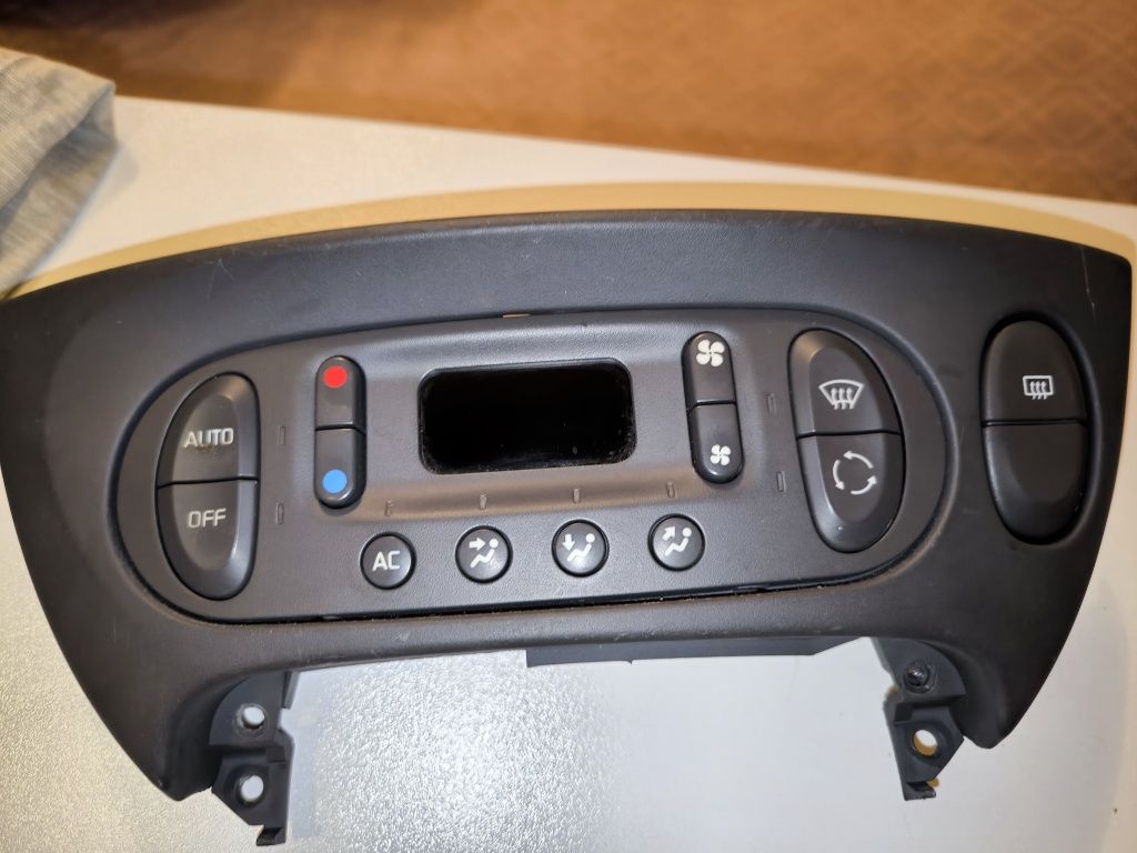 Продавам Панел за климатроник Valeo Renault Scenic 1999 - 2003 г.