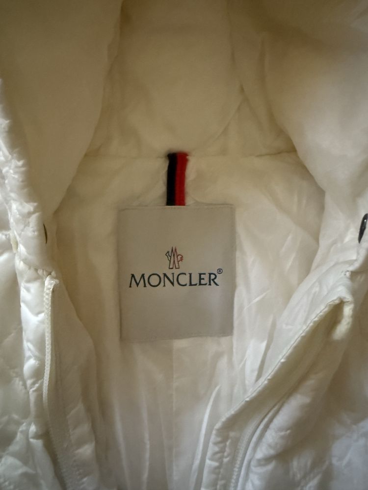 Космонавт за бебе Moncler