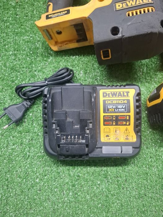 Перфоратор на DeWALT DCH273 с батерия 5 ампера и зарядно