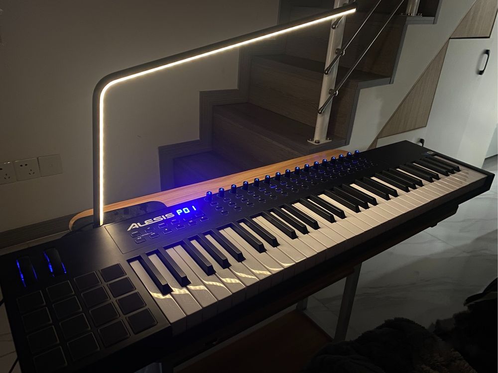 Новый миди-клавиатура Alesis VI61