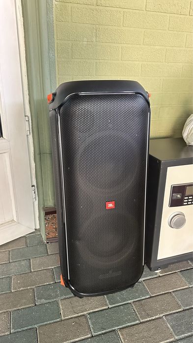 Продается колонка оригинал JBL
