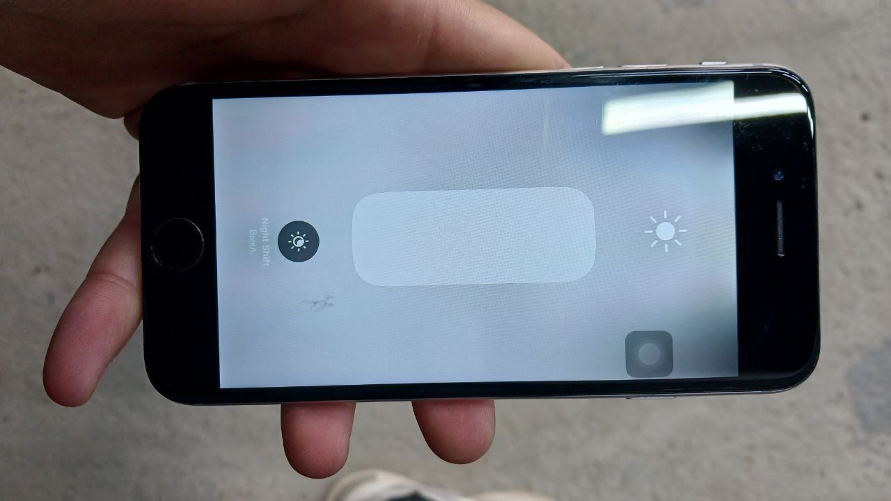 Iphone 6 64talik aybi urta knopka ishlamedi ekrani ozro qoraygan