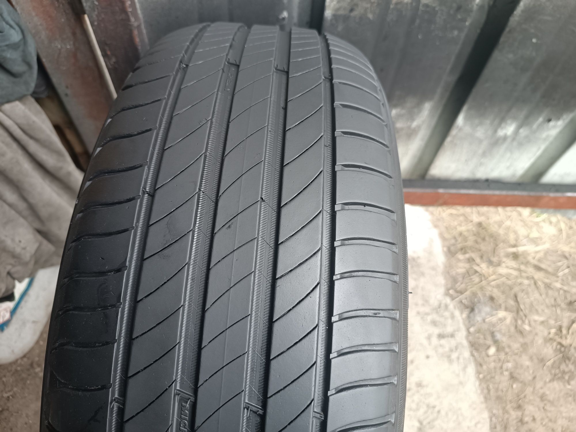 215/55/17 Michelin Дот 2821