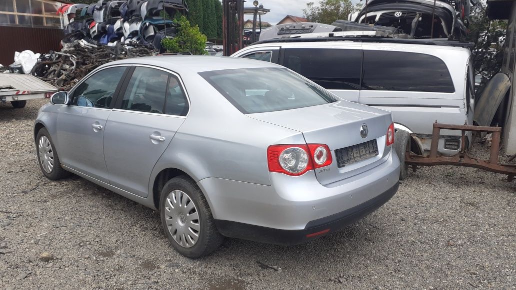 Dezmembrez Piese Vw Jetta din 2007